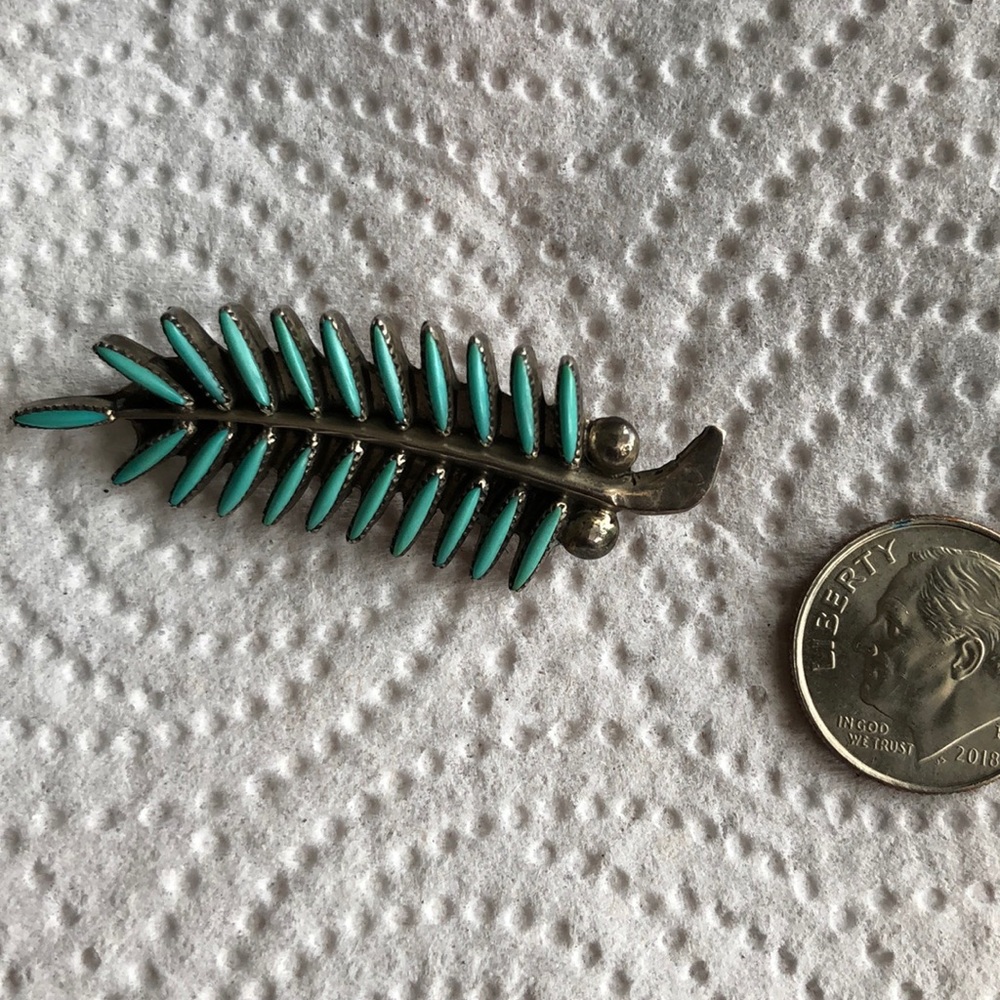 VTG ZUNI WAATSA NEEDLEPOINT TURQUOISE PENDANT BROO - Picture 3 of 8